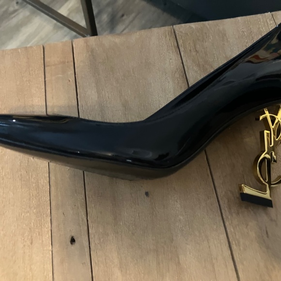 Black Saint Laurent pumps with gold heel - Picture 9 of 16